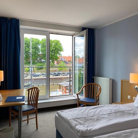 Hotel Stadthafen Stade Bagian luar foto