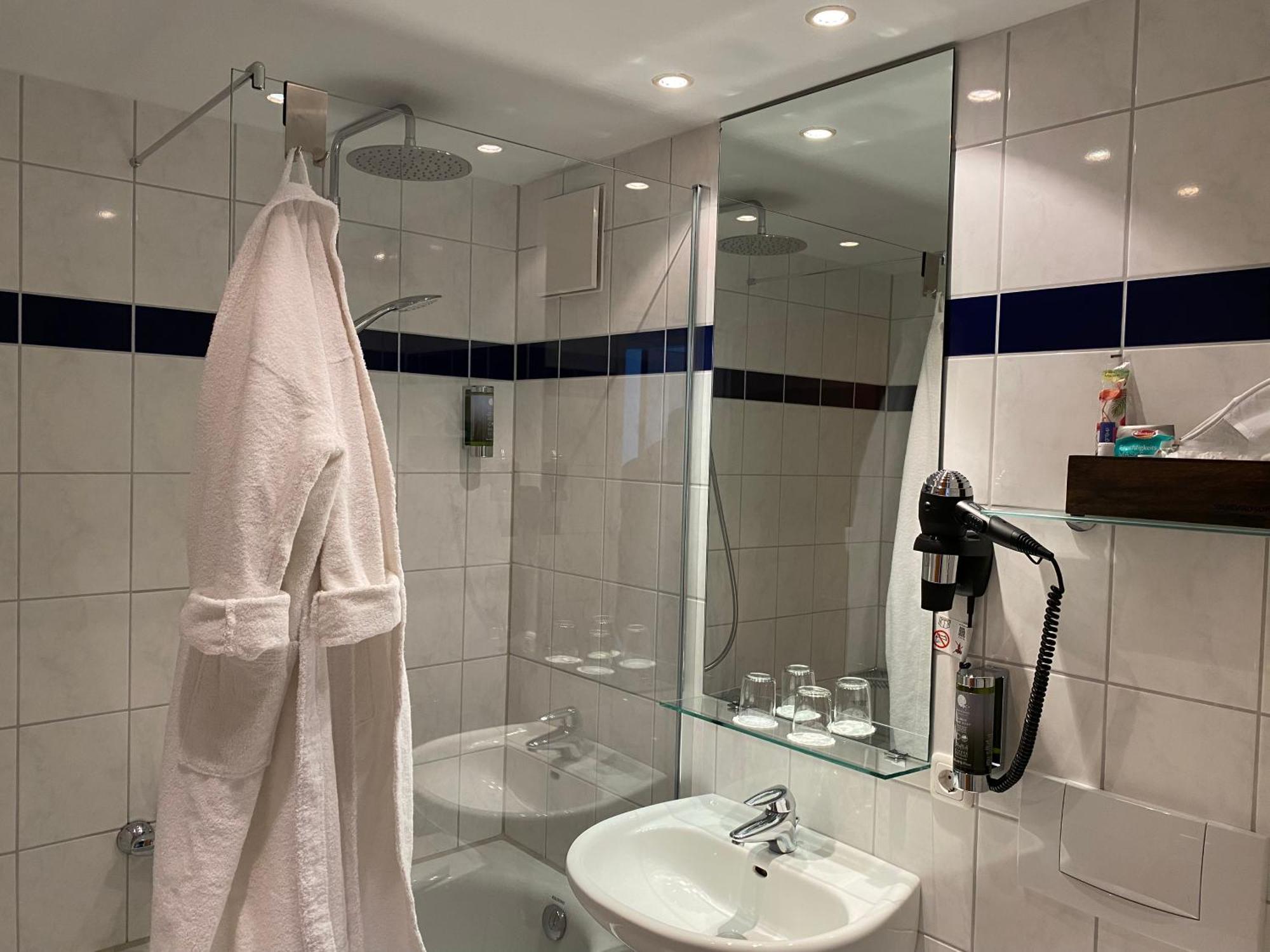 Hotel Stadthafen Stade Bagian luar foto